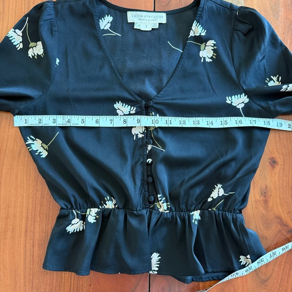 Saltwater LUXE Black Floral Peplum Blouse - Picture 6 of 8
